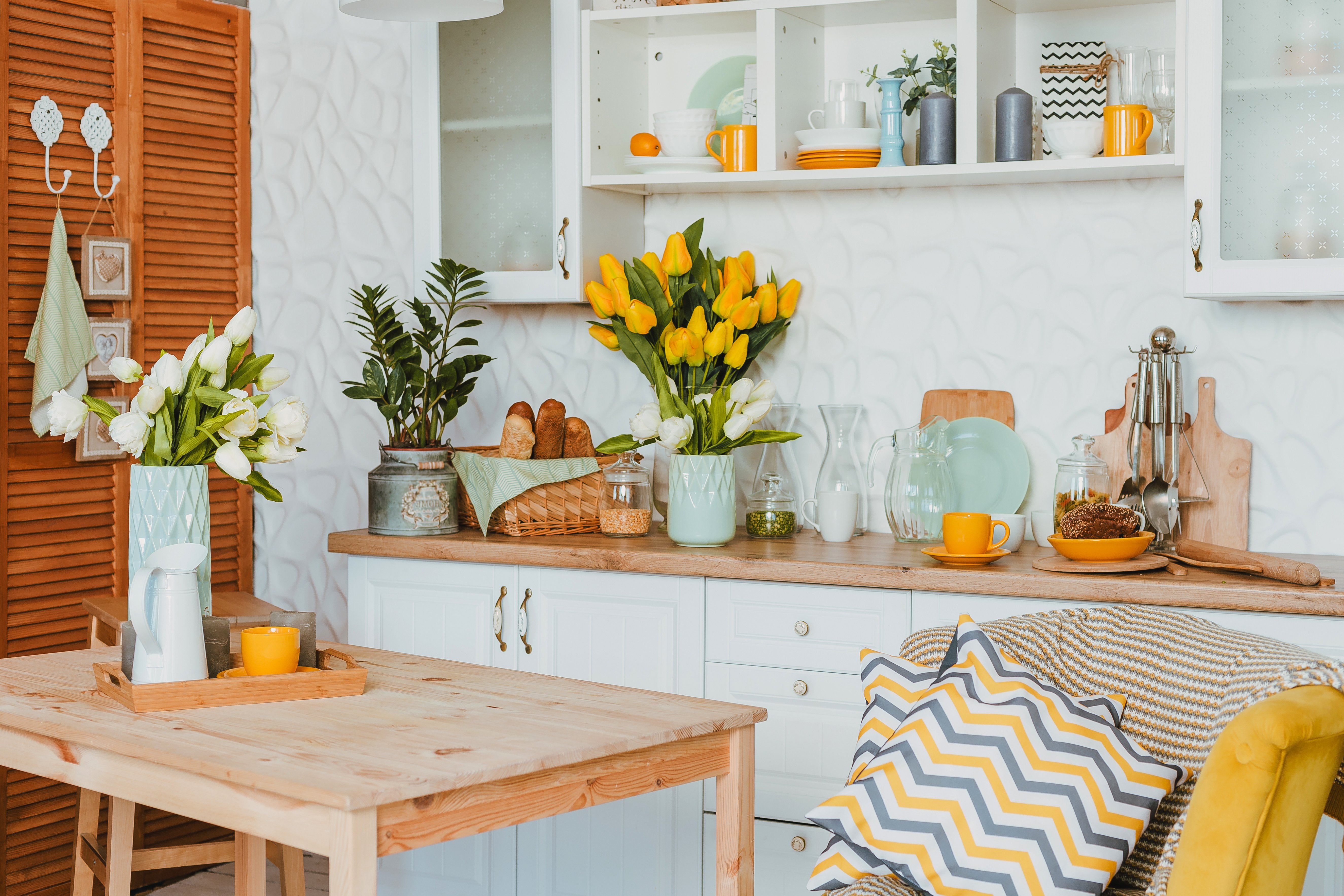 Kitchen decorated with flowers and home decor